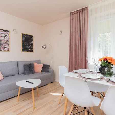 Mokotow Apartments Reytan By Noclegi Renters Варшава Екстериор снимка